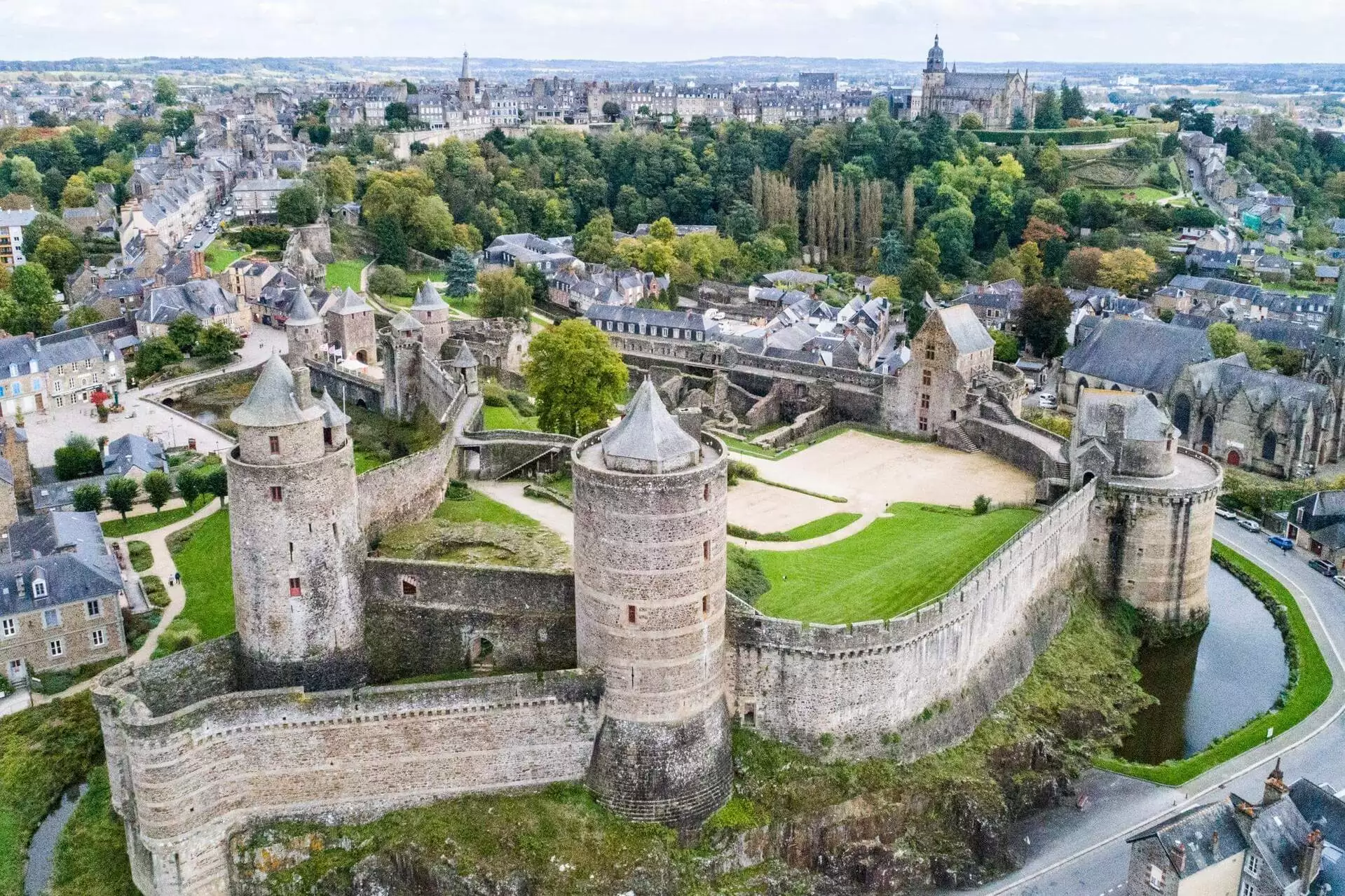 Installation de panneaux solaires à Fougères (35)